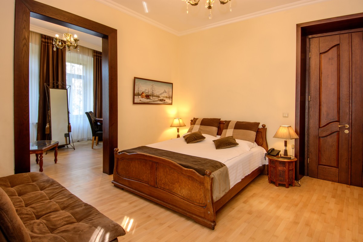 Suite mit Balkon (Doppelnutzung, Kingsize-Bett) — €100
