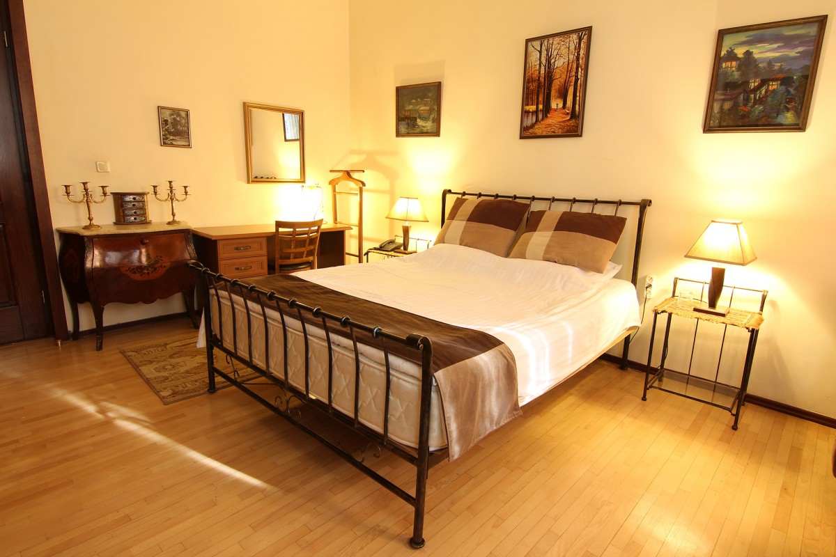 Standardzimmer (Doppelnutzung, Kingsize-Bett) — €60